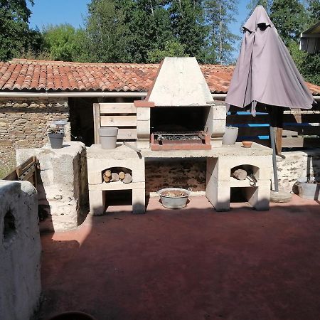 Chambres D'Hotes "La Source" Mareuil-sur-Lay Exterior foto